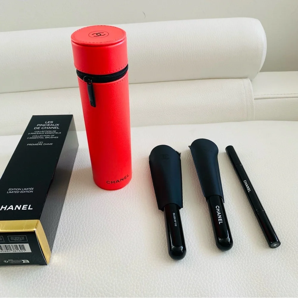 Chanel Brush set 100% authentic in 121 PREMIÈRE DAME case and 3 brushes New